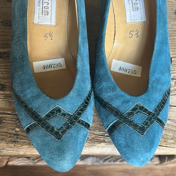 Vintage Nordstrom Made in Italy Blue Suede Pumps with Geometric Design Women 5.5 - Picture 2 of 10